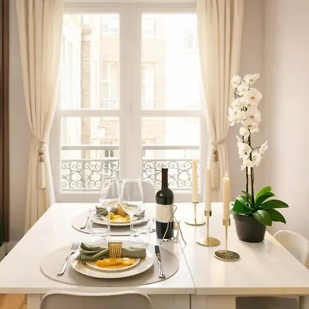 Louvre - Premium For 4 * Parigi