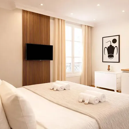 Louvre - Premium For 4 * Parigi